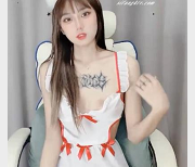 颜值超级能打的女神stripchat《TOYOTA》