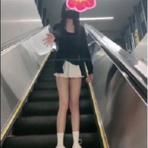 超A完美身材嫩妹-《Luna000》室外多场景