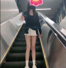 超A完美身材嫩妹-《Luna000》室外多场景