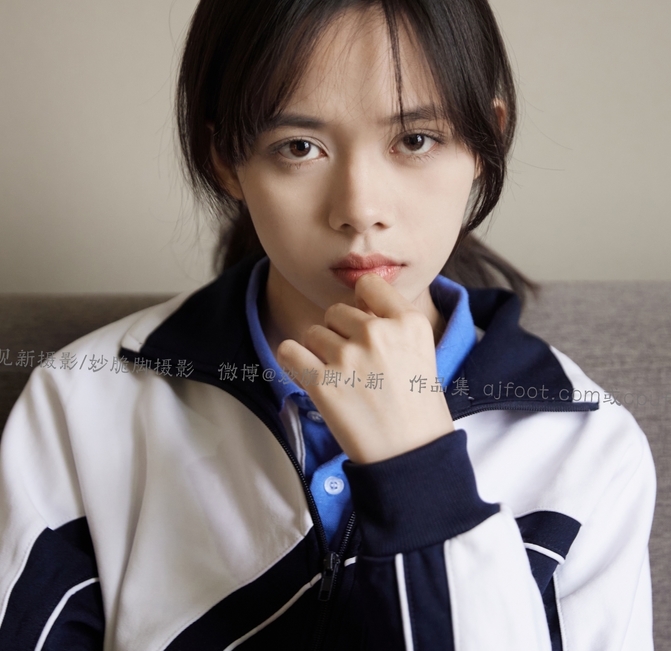 推特up主<@妙脆脚小新>校花素颜写真