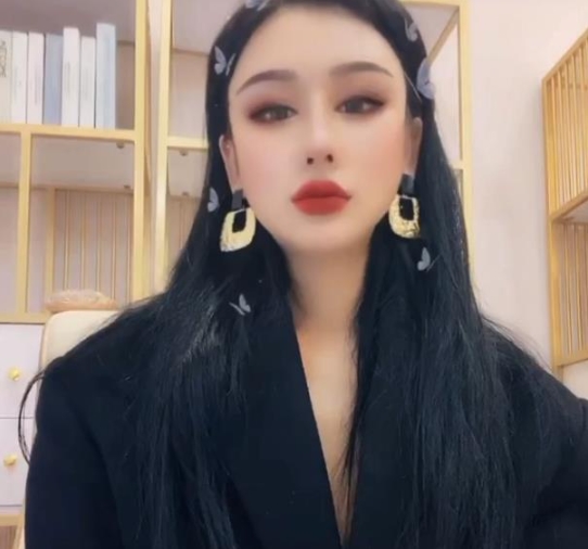 《疯狂抖音》新篇之高颜值女神的劲爆挑战+