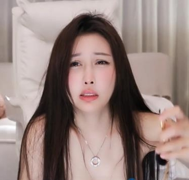 Peeggy-fun花式人体喷泉，倒着喷的你见过吗+[4V-3.7G]