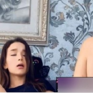 onlyfans混血女主播《EllieLeen》五部个人作品