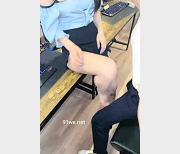 P站顶级身材美少女（泽美）在网吧包厢里激战