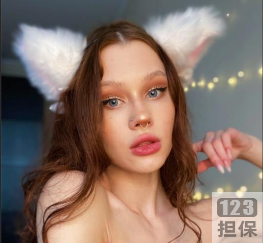 某推高人气欧美野性模特（Sofia_Simens）极限才艺展示