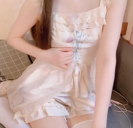 糖心妮酱:白丝猫猫袜,甜美可爱又时尚