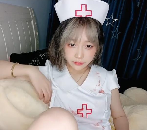 清新可爱！短发萌妹子米拉带来的清纯系商品