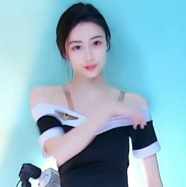 主播CC在虎牙和斗鱼平台上直播时使用小号进入密码房