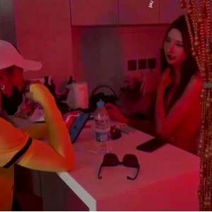 颜值巅峰网红主播欣桐与美团小哥的1V-220M诱惑