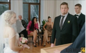 新娘报复：新郎出轨事件引发的婚礼混乱，宾客惊讶的目睹伴郎的表演，内心充满了无尽的惊奇和疑问