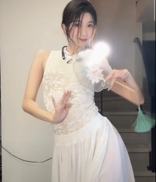 搬运抖音美女主播表演擦边漏奶视频184V+1g下载