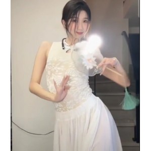 搬运抖音美女主播表演擦边漏奶视频184V+1g下载