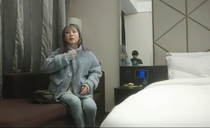 探索者发现紫头发的妹妹