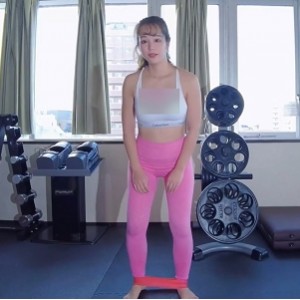 健身女神展现紧致身材，1v+1.4G高清教程，百度盘免费下载！