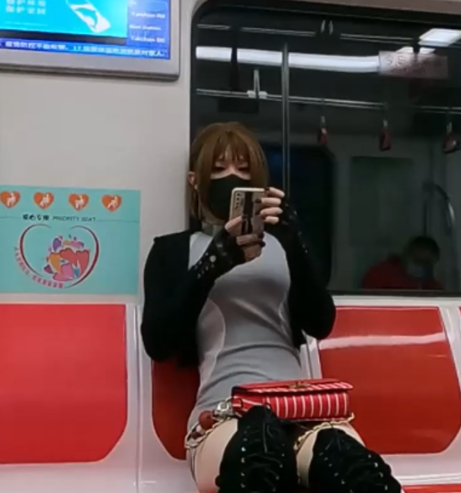 “满月之夜,与你一起畅享12v的小合集!立即下载,百度盘限时特惠!”