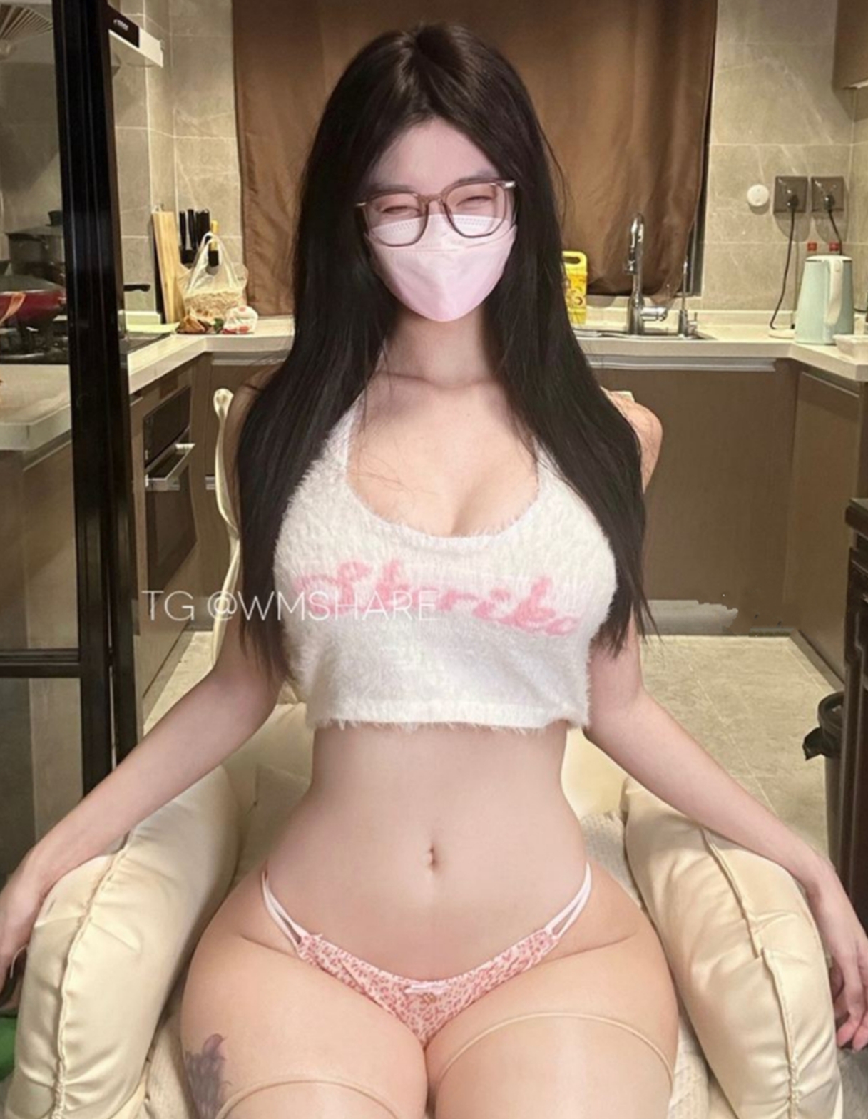 《抖音网红桂芬微密》：独家付费定制，21v+208p+808M，高清畅享！百度盘转载搬运，限时抢购！