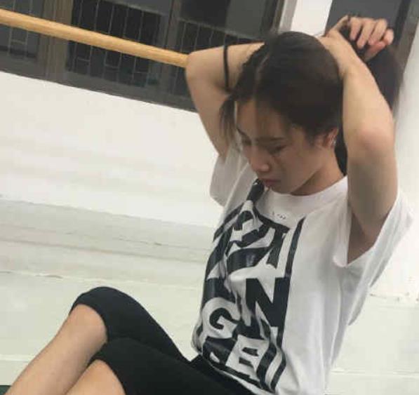 超火的华裔大学萌妹清纯合集