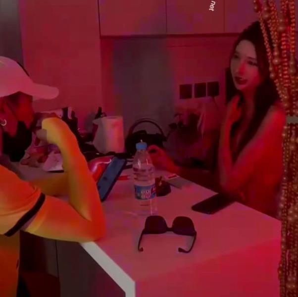 网红主播欣桐诱惑美团小哥，1V-20M视频资源火爆