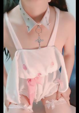 完美身材自拍美颜滤镜某处车灯亲一口3V-3.2G口型颜值下载观看