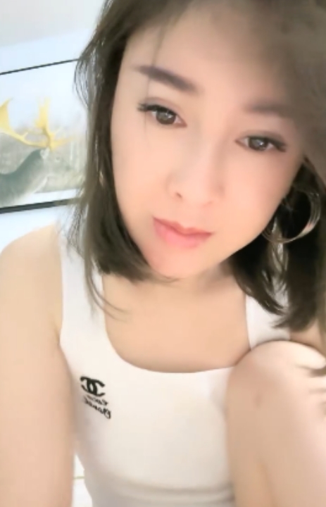 王静：居家熟女妩媚少妇24分钟16.3兆