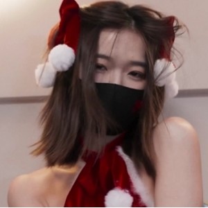 小凌女神圣诞战衣美足私拍
