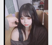 推特TS小舞酱团建-COS最火4部曲+【32V-2.5G】