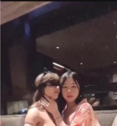 TS系列：超美肤白的微博网红张思妮在酒店C靓女，从床上弄到卫生间后推车释放[1V-600M]