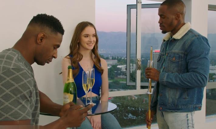 白色美女HazelMoore神功展现，1V-904M时长34分钟视频观看