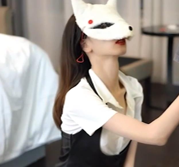 软软学姐私拍作品展示，10V总计1.3G，妩媚身姿惊艳出道