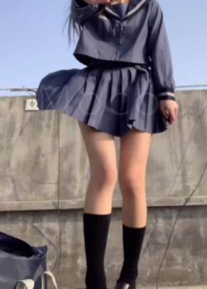 小贝贝：清纯可爱校园美女，互动游戏视频大放送！