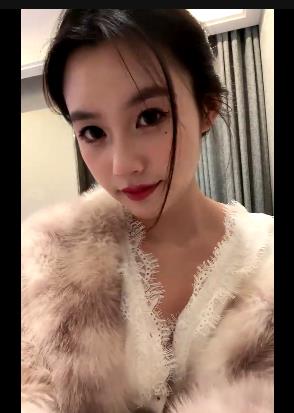 女神小雨儿自拍视频大放送，时长3小时，素颜化妆全记录，粉丝必看！