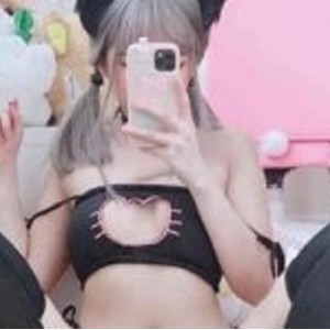 绯红小猫：丰富多彩的视频作品集