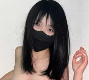 柒柒77kimoji：研究生社保姬打野视频曝光，自暴自弃下垂奶奶引关注