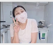 神秘熟女自拍《冰媽媽的桃子》短片，爆火乱来剧情，不露脸超级S！