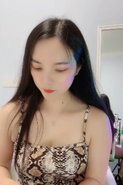 《花椒蜜桃大美美15v2.3g》视频：收藏量惊人，画质清晰，不容错过