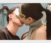 Sera精选美娇妻：亨利夫妇单男约会，绿帽奴身材视频1.1G