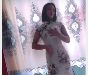 依云：火爆82社区网红小姐姐，挑战欲视频下载学习