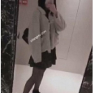 推特网红自娱自乐的反差婊打P人前展示的plas酱