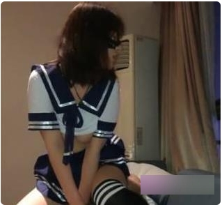 推大神约学生服装