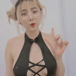 性感可爱女神Linhi_Cute和Yuumeilyn献上的付费视频，封面预告7.14G