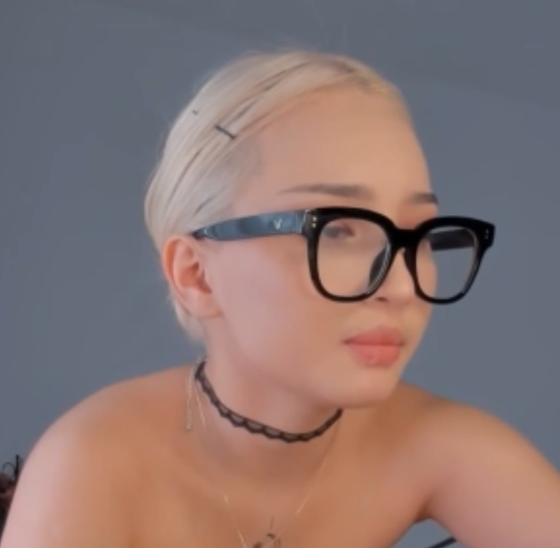 自行打包高颜值女神Asuna_Love直播表演4V+2.4G百度盘