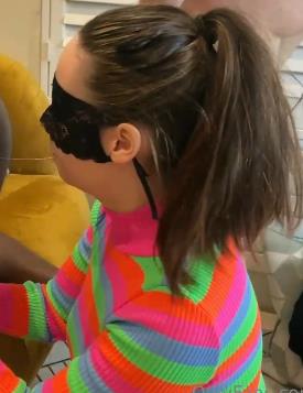 OnlyFans绿帽世家：妻子带老黑回家，丈夫伺候手抓蛋服务，共2视频1.87G下载