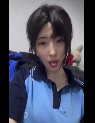 18V-549M：抖音网红颜值身材双击，粉丝圈疯传，封号风波引关注