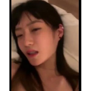 8分钟学生妹自拍资源：失去的年轻冲击波呼喊声