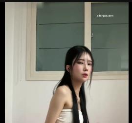 韩国反差女神尹公主自拍大神姐姐《自娱自乐潮P》双眼皮惊艳出镜