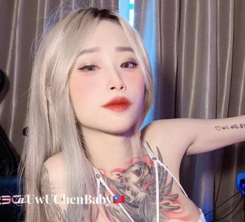 孩，她的纹身和推特粉丝身份为她增添了不少亮点。视频中展示的素颜和妆前妆后对比更是让人眼前一亮。想要了解更多关于这位另类女孩的故事和魅力，不妨点击观看她的图集吧！