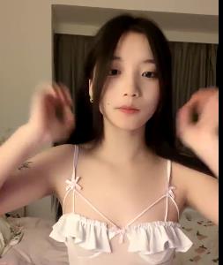 校花小御复出，长腿优质身材惊艳回归，粉丝疯狂追捧！