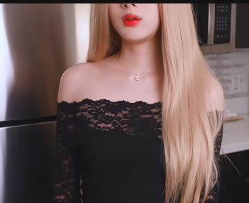 FortuneCuttie：反差女神饼弄姐姐，4K高清画质，黑丝美腿用脚技巧展示，进入对白诱惑，40分钟时长，必看资源！