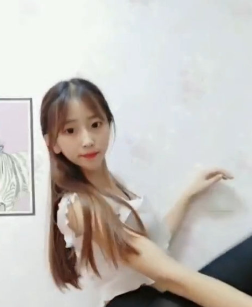 21W粉丝女神奥利圆妹一字马视频大放送，收藏42