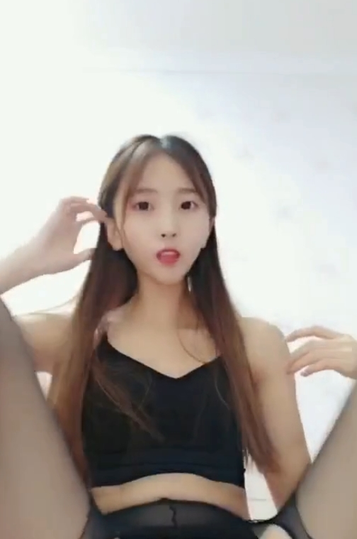 21W粉丝女神奥利圆妹一字马视频大放送，收藏42